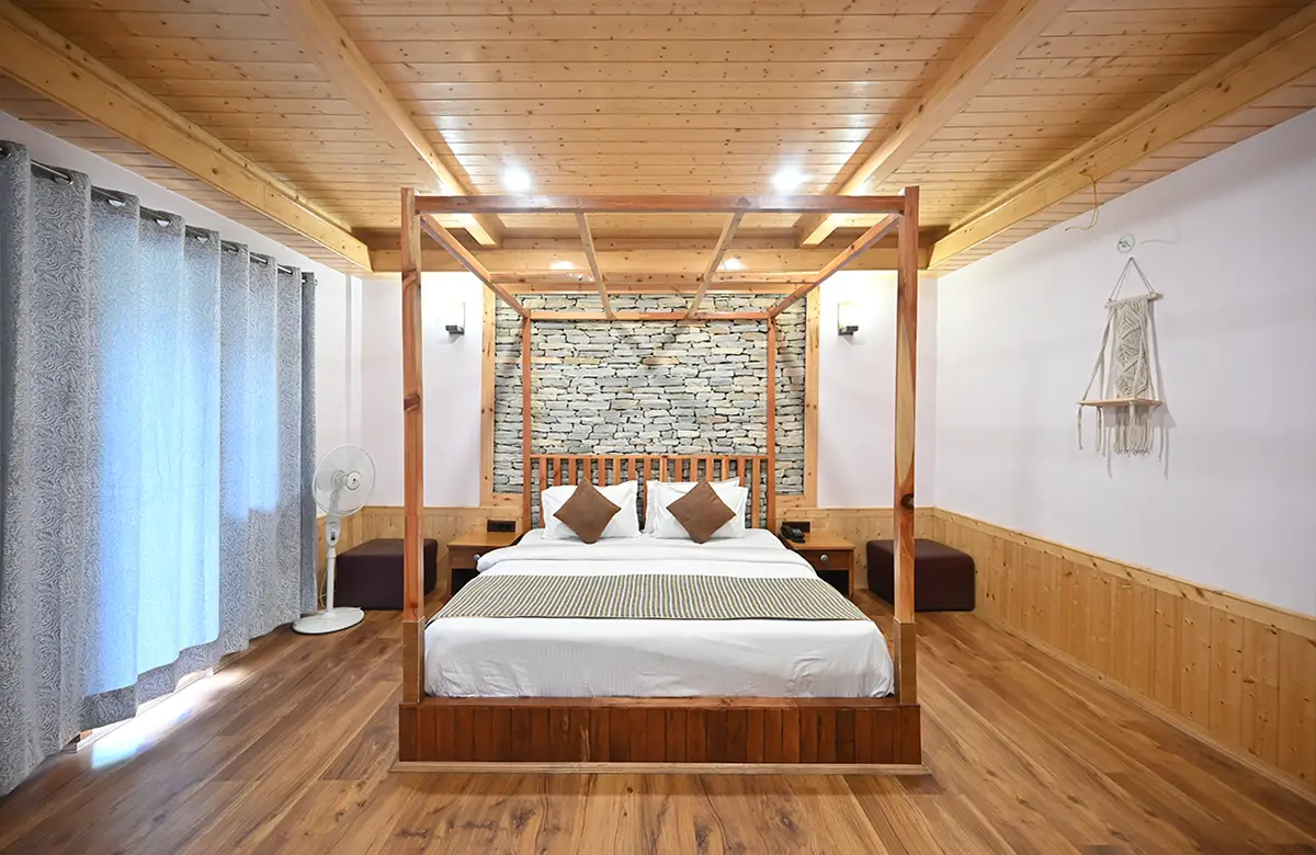 comfy-bed-at-luxury-room-in-kasol
