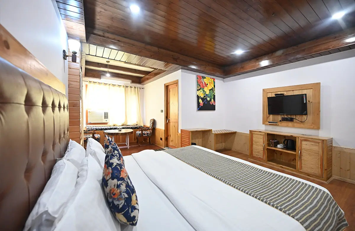 master-bedroom-of-family-room-in-hillside-kasol