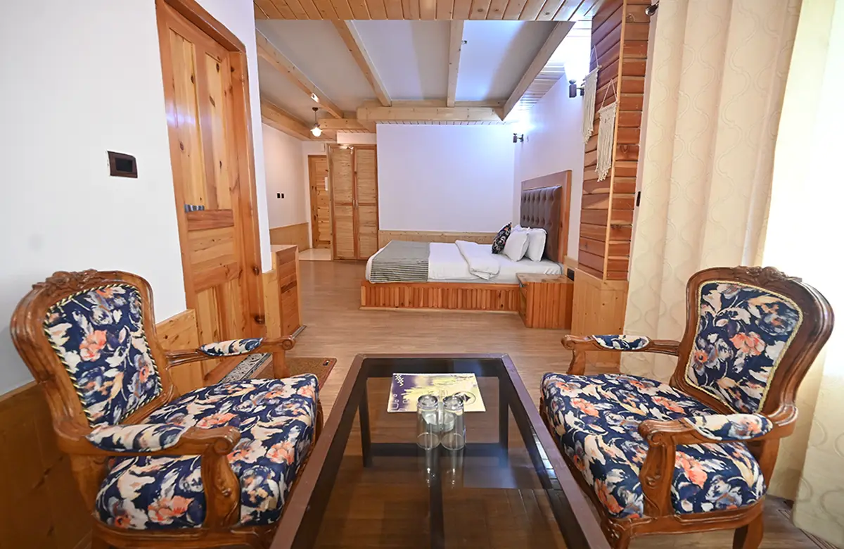 seating-area-of-luxury-room-in-hillside-kasol