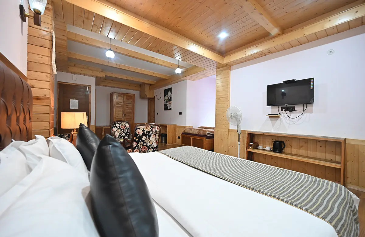 twin-double-beds-in-superior-room-hillside-kasol